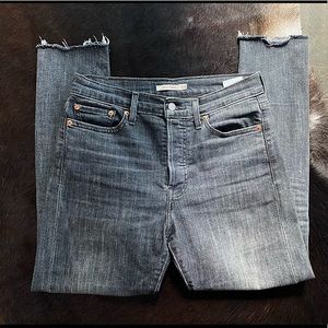 Levi’s Wedgie Skinny stretch gray raw hem jeans 29